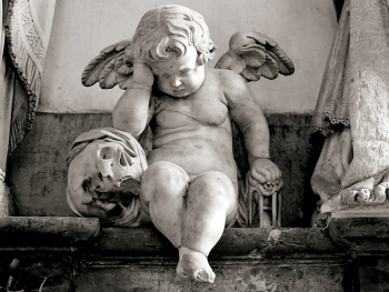 L'Ange pleureur. Cathédrale d'Amiens, sculpture de Nicolas Blasset, 1636.