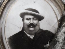 Au cimetière de Pázmandfálu, Hongrie.